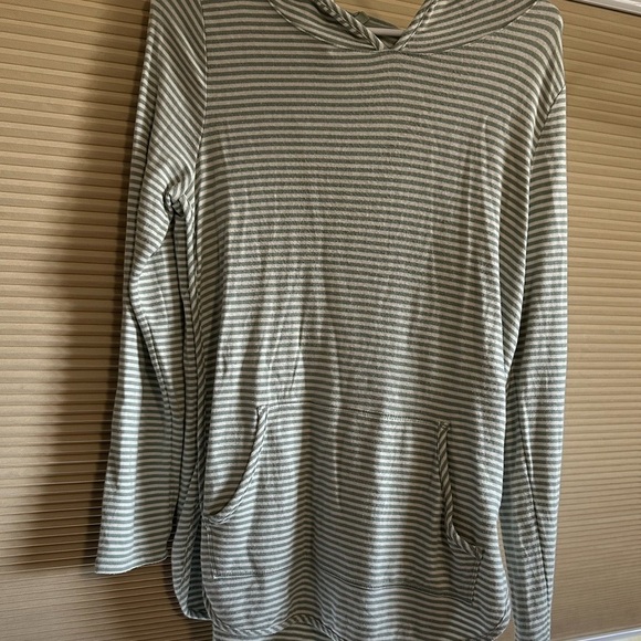 🚨 Market & Spruce Women’s Milania French Terry Curved Hoodie from Stitch Fix. - Picture 7 of 14